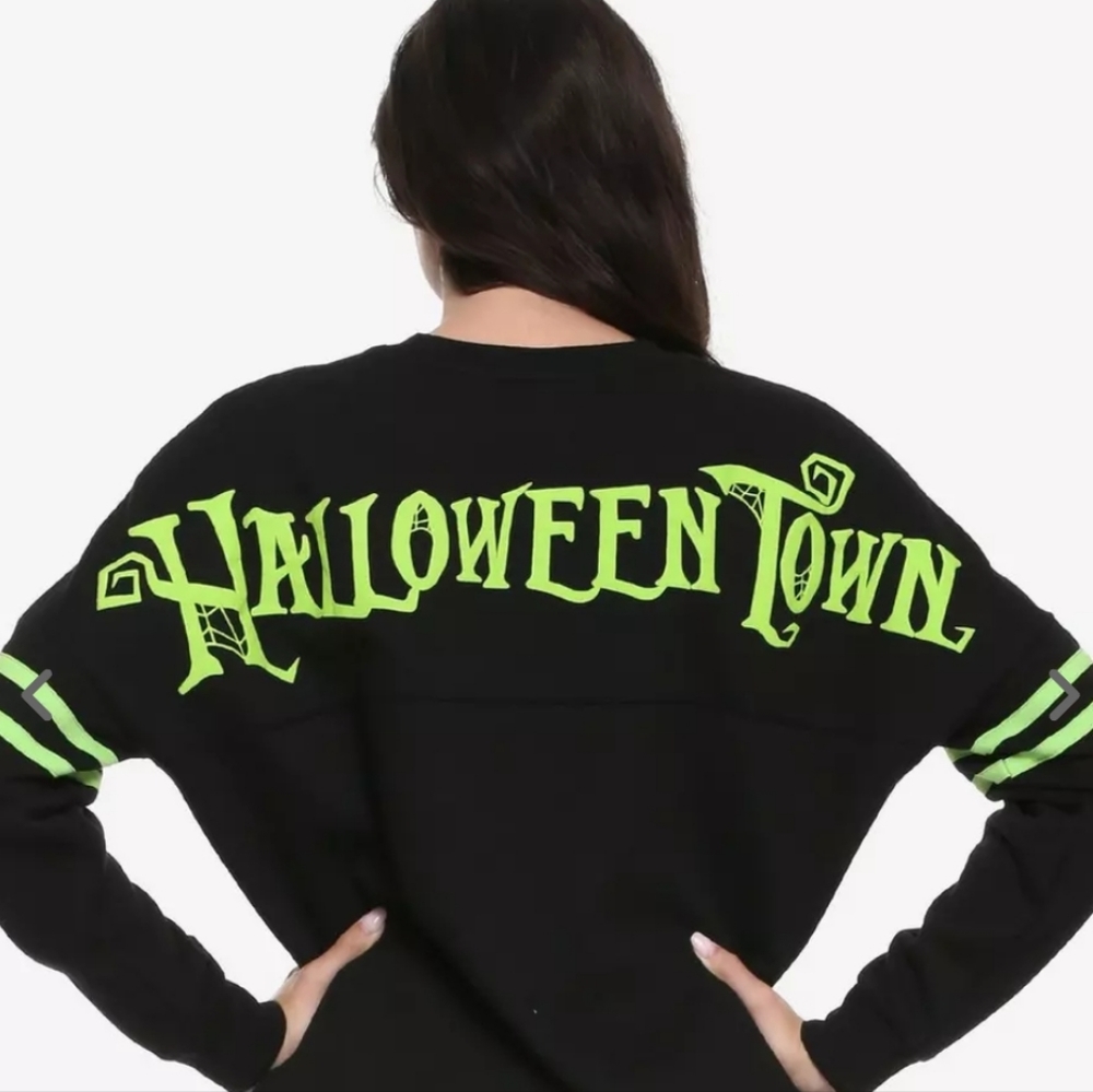 THE NIGHTMARE BEFORE CHRISTMAS HALLOWEEN TOWN GIRLS BLACK ATHLETIC PULLO…